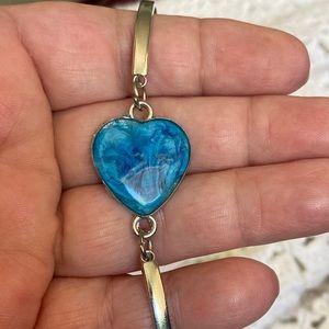 NWT. Blue heart bracelet